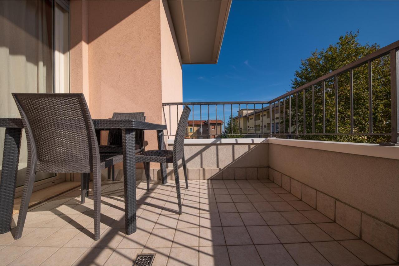 Residence Nobel Rimini Esterno foto