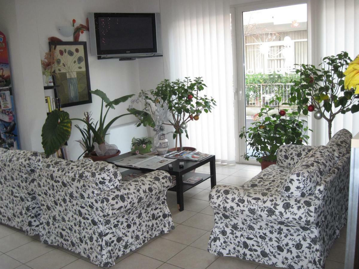 Residence Nobel Rimini Esterno foto