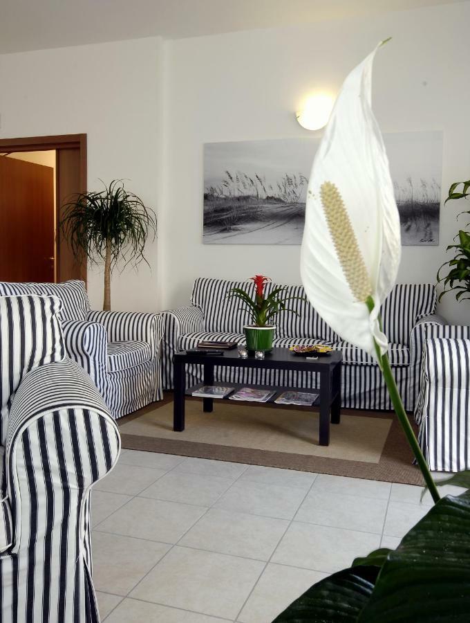 Residence Nobel Rimini Esterno foto